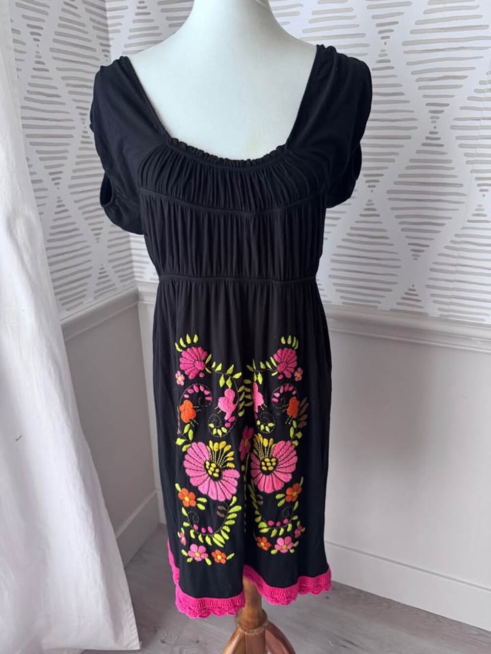 Uncle Frank Large Black Peasant Mexican Inspired Pink Floral Embroidered Dress